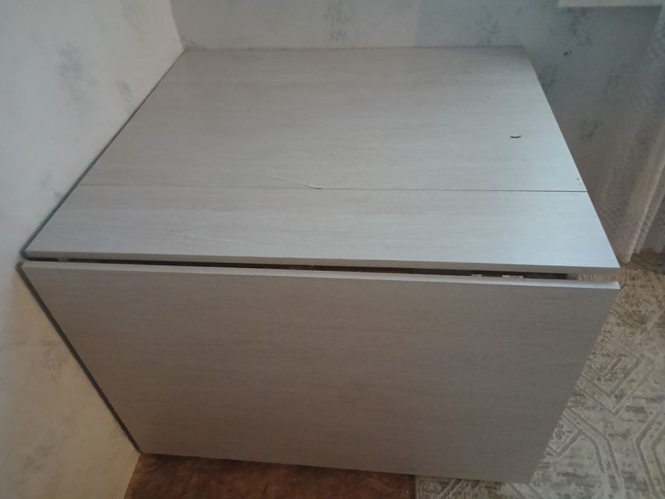 Биік стол сатылады