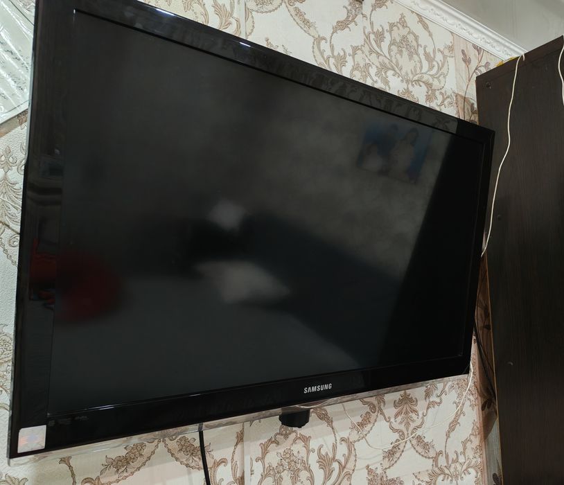 Продам телевизор 102