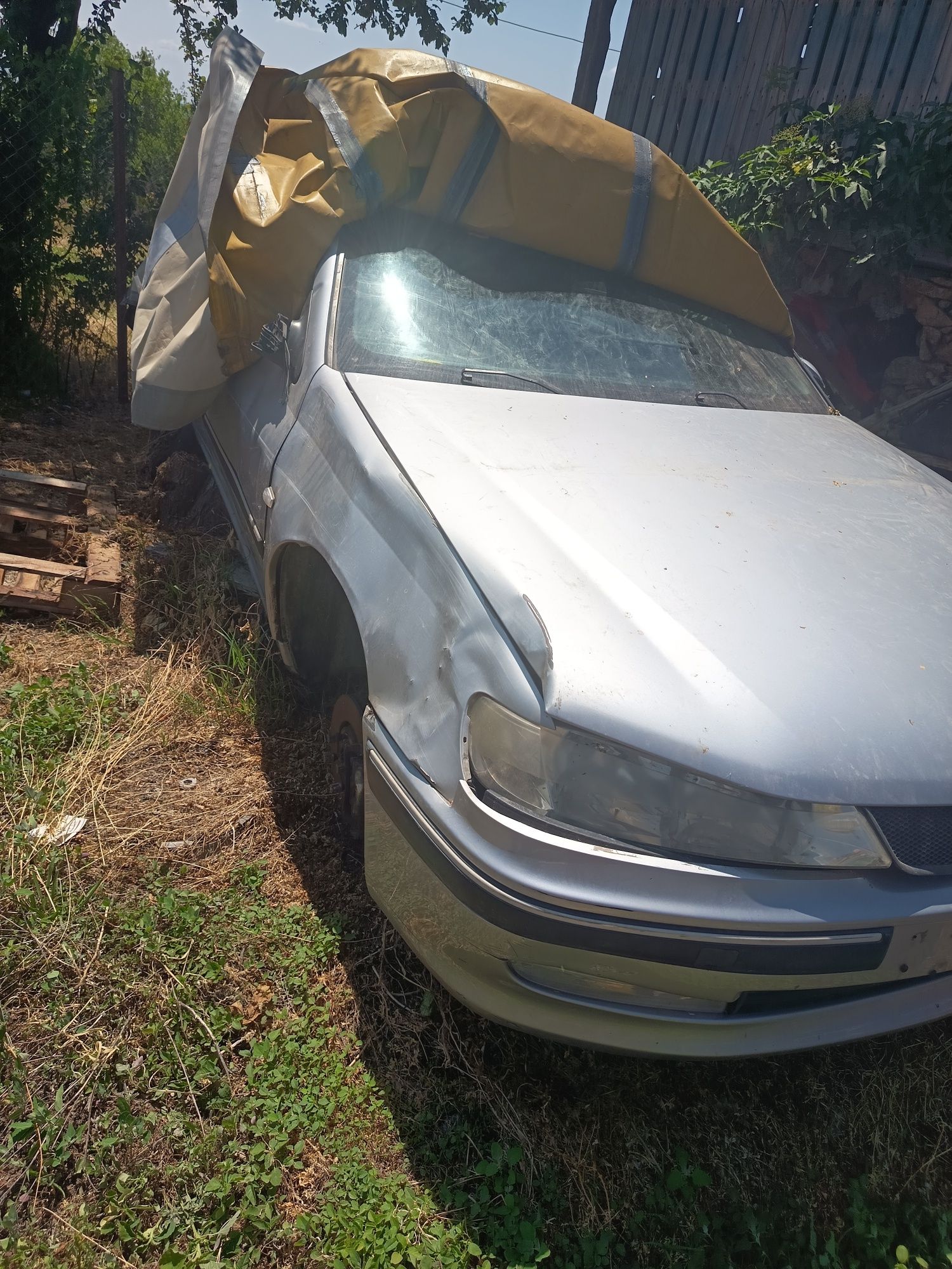 Vând Peugeot 406 din anul 1999,motorul de 2000 hdi pentru piese
