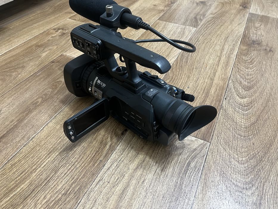 Професиональня видеокамера JVC