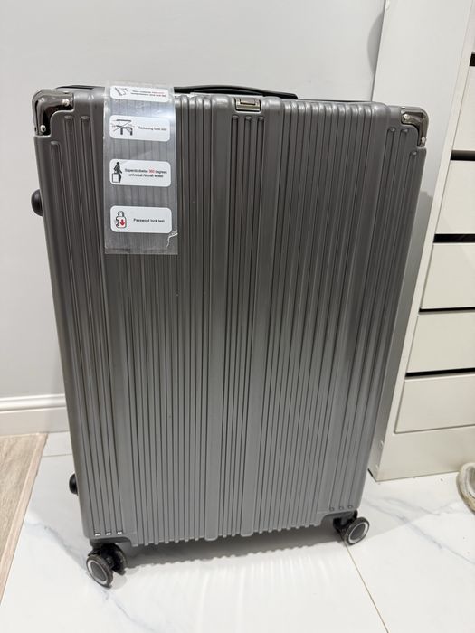 Большой чемодан размер L