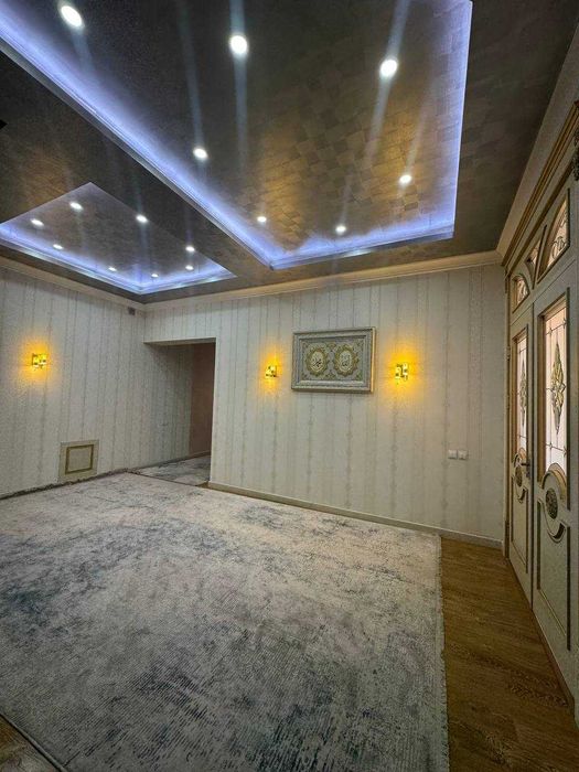 ПРОДАЕТСЯ ДОМ на Амир Темур Махалля Ор.р: British University 700м2