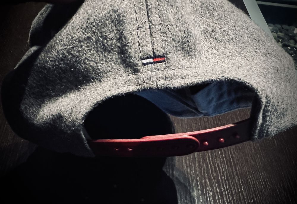 Вълнена шапка с козирка на Hilfiger Denim