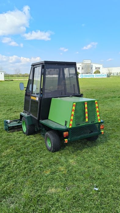 Tractor gazon 
Motor Kubota 25cp

3 tamburi de tăiere, action