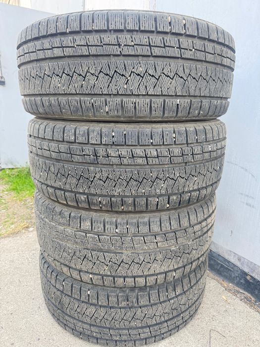 Продам зимний комплект шин