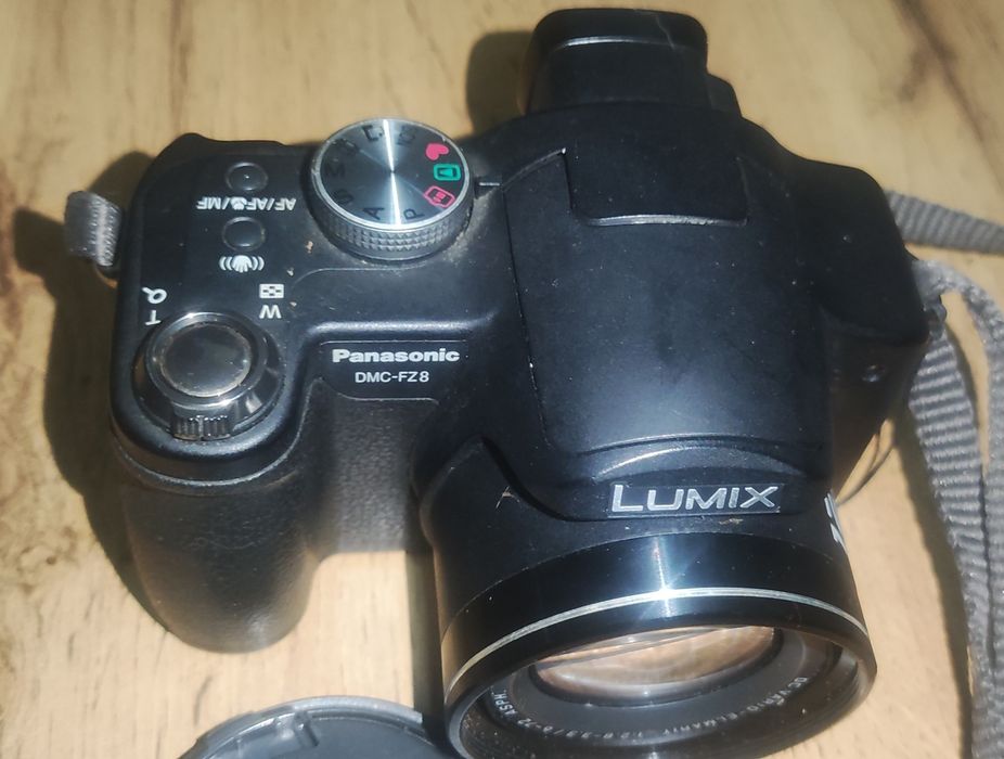 Panasonic Lumix DMC FZ8 качественный японский ультразум.
