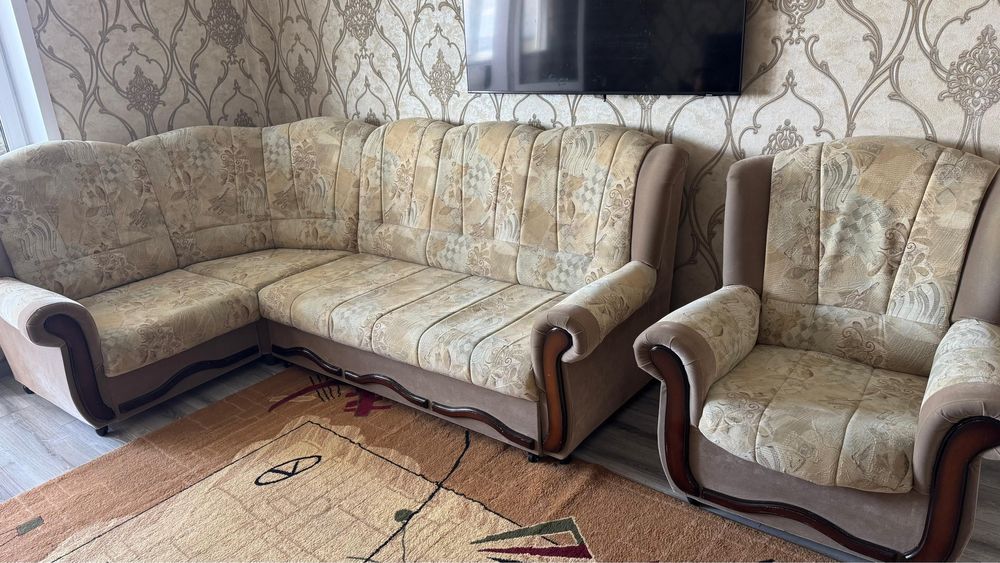 Продам диван с креслом