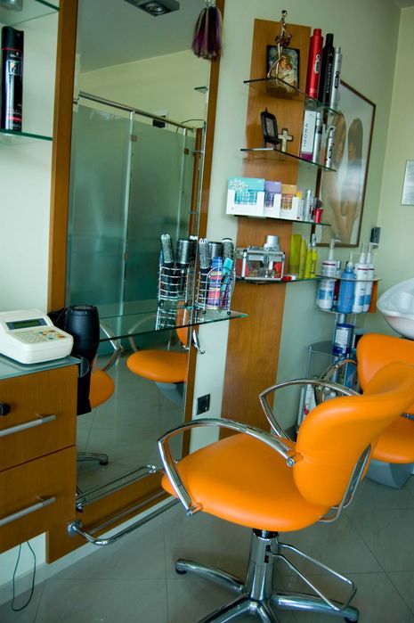 Мебели за обзавеждане на фризьорско място