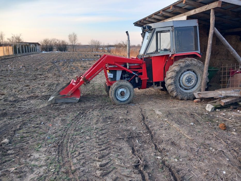Tractor cu incarcator frontal