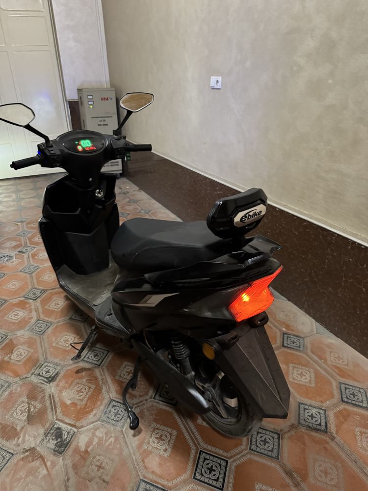 Electro skuter qora