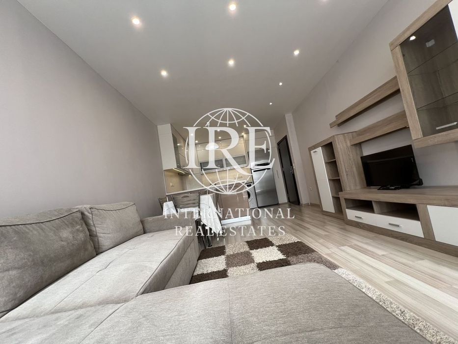 Продава се Двустаен апартамент в Варна, Възраждане 1 - 90 кв.м за 1845 €/кв.м - Снимка #8