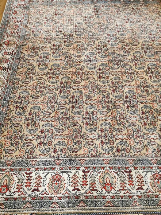 Асортимент от килими