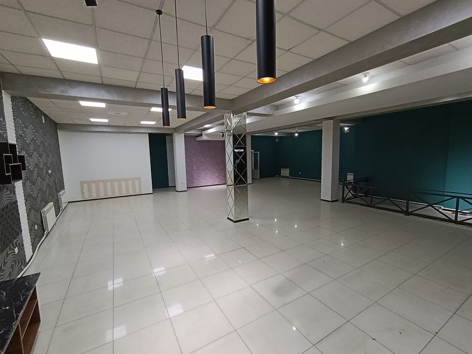 Сдаётся цокольное нежилое помещение вдоль Бектемирского шоссе — 250 м²