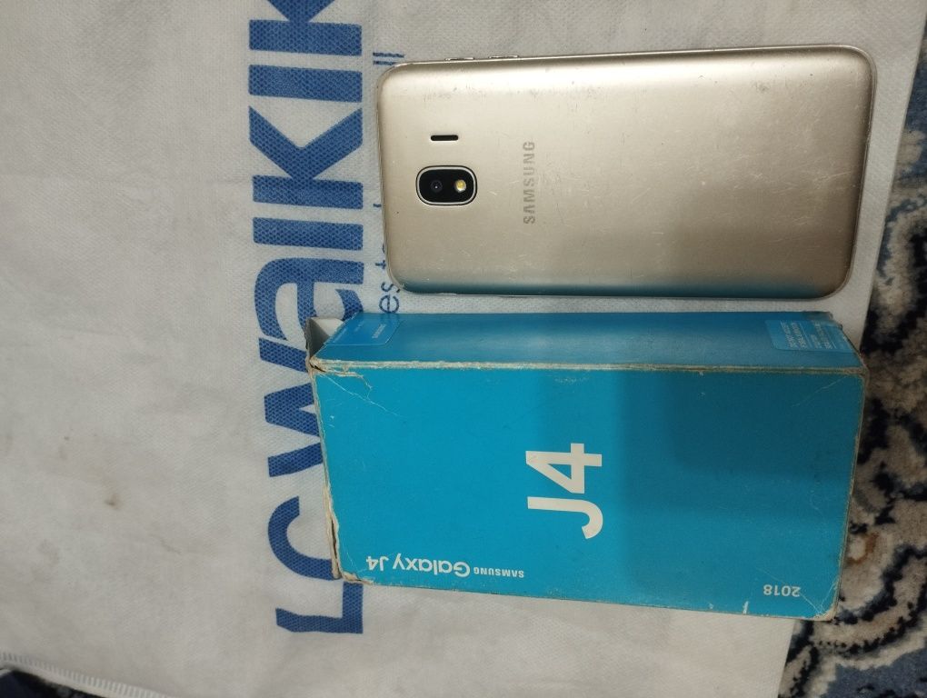 Samsung j4 sotiladi