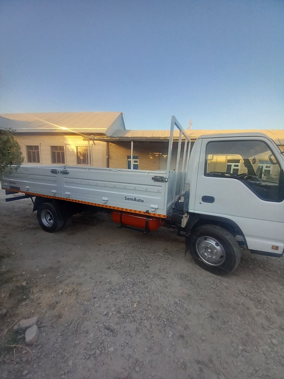 Isuzu tezda sotiladi!