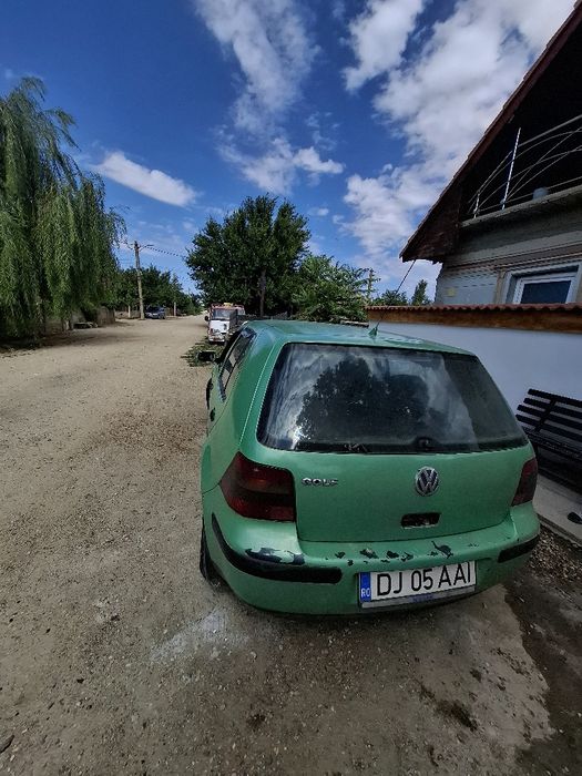 Se vinde  golf 4