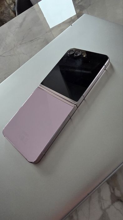 Samsung Galaxy Z flip5 + часовник Samsung