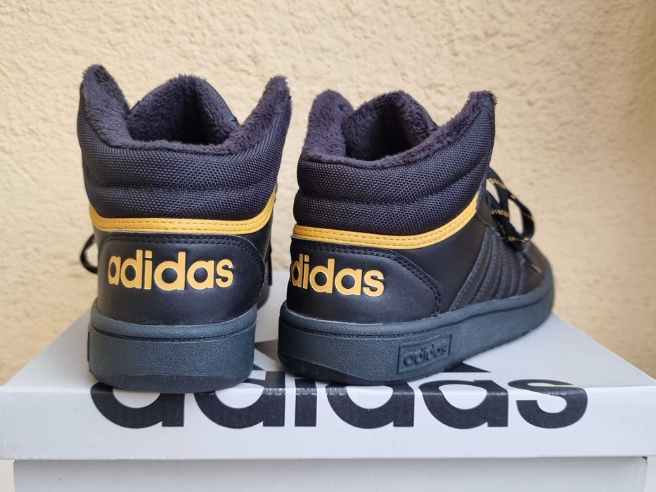 Ghete bocanci Adidas marimea 36, imblaniti