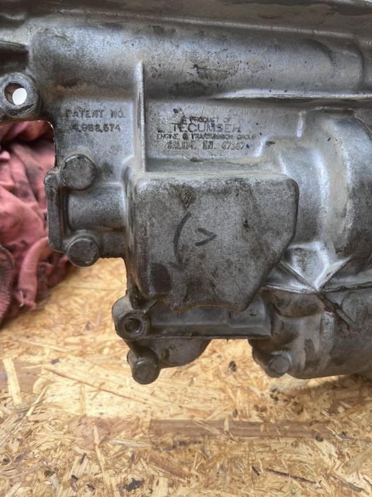 Tractoras de gazon (cutie defecta) , fara masa de taiere