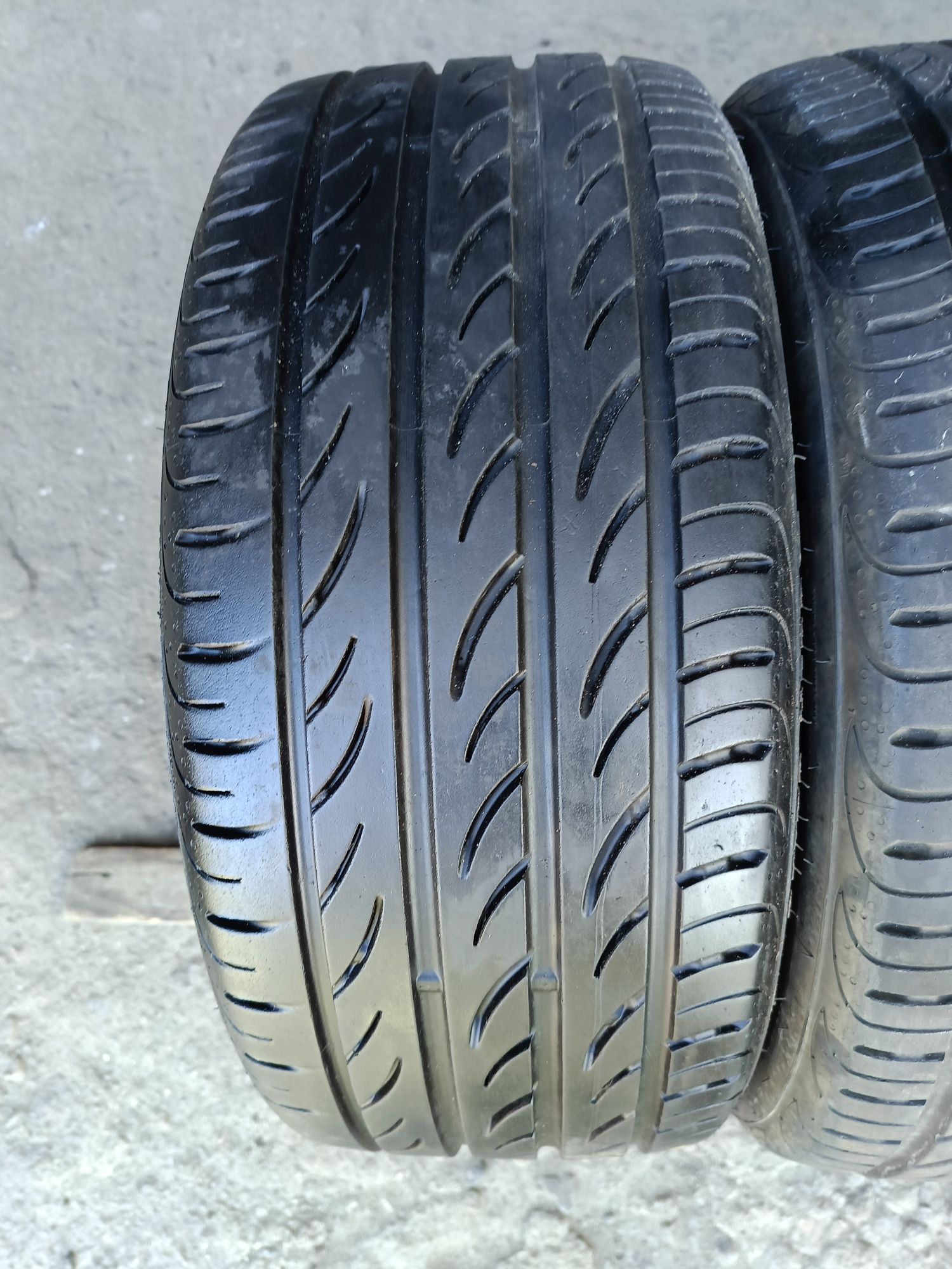 Летни гуми -17цола-215/40-1бр.-65лв."PIRELLI"