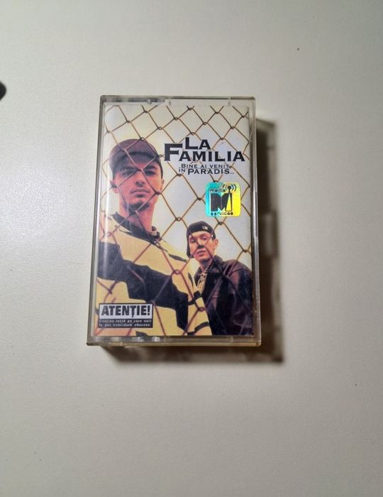 Caseta La Familia "Bine ai venit în paradis"