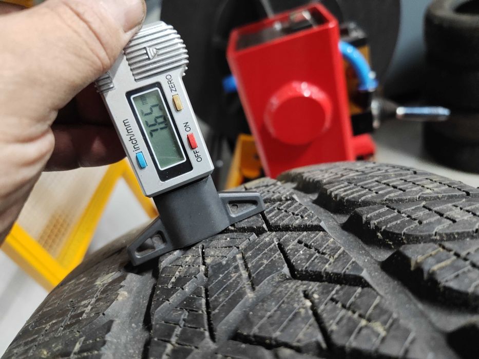 4бр. зимни гуми 235/50/19 Pirelli