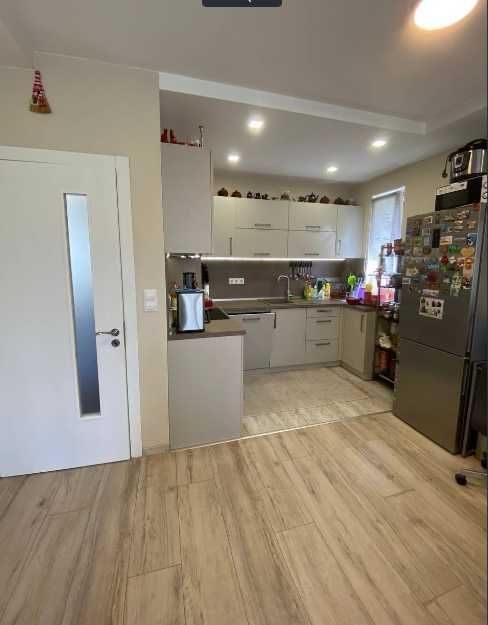 Продава се Тристаен апартамент в Варна, Бриз - 100 кв.м за 2350 €/кв.м - Снимка #1