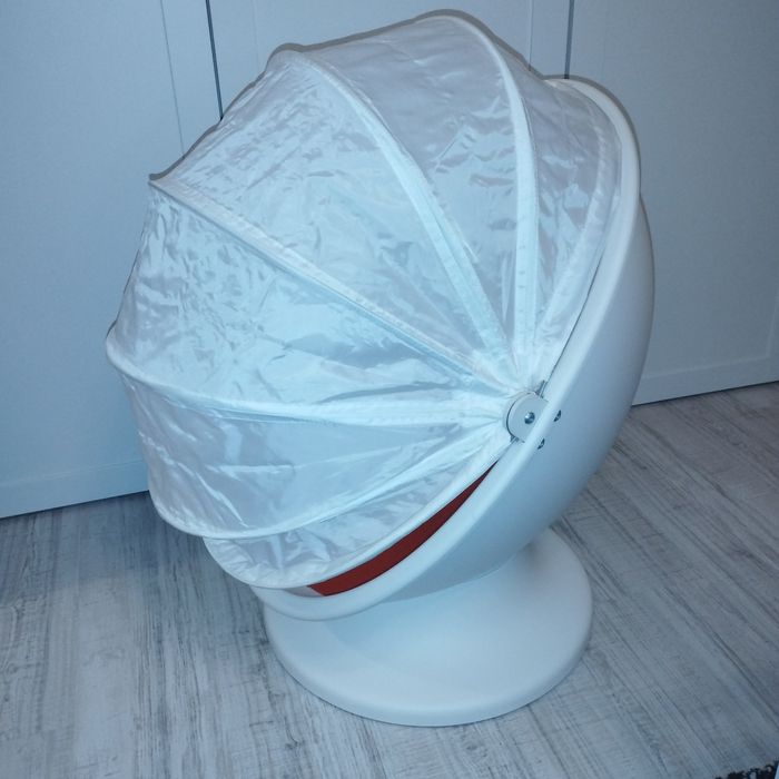 Fotoliu rotativ pentru copii de la Ikea