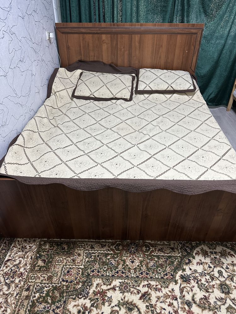 Двух спальная кровать