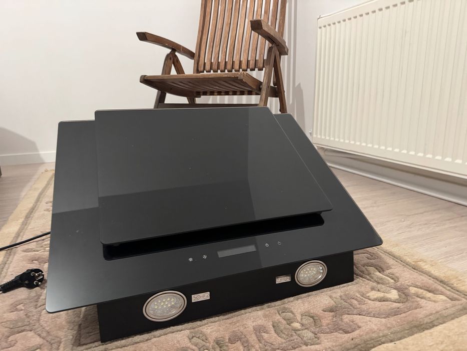 Hota de bucatarie din sticla