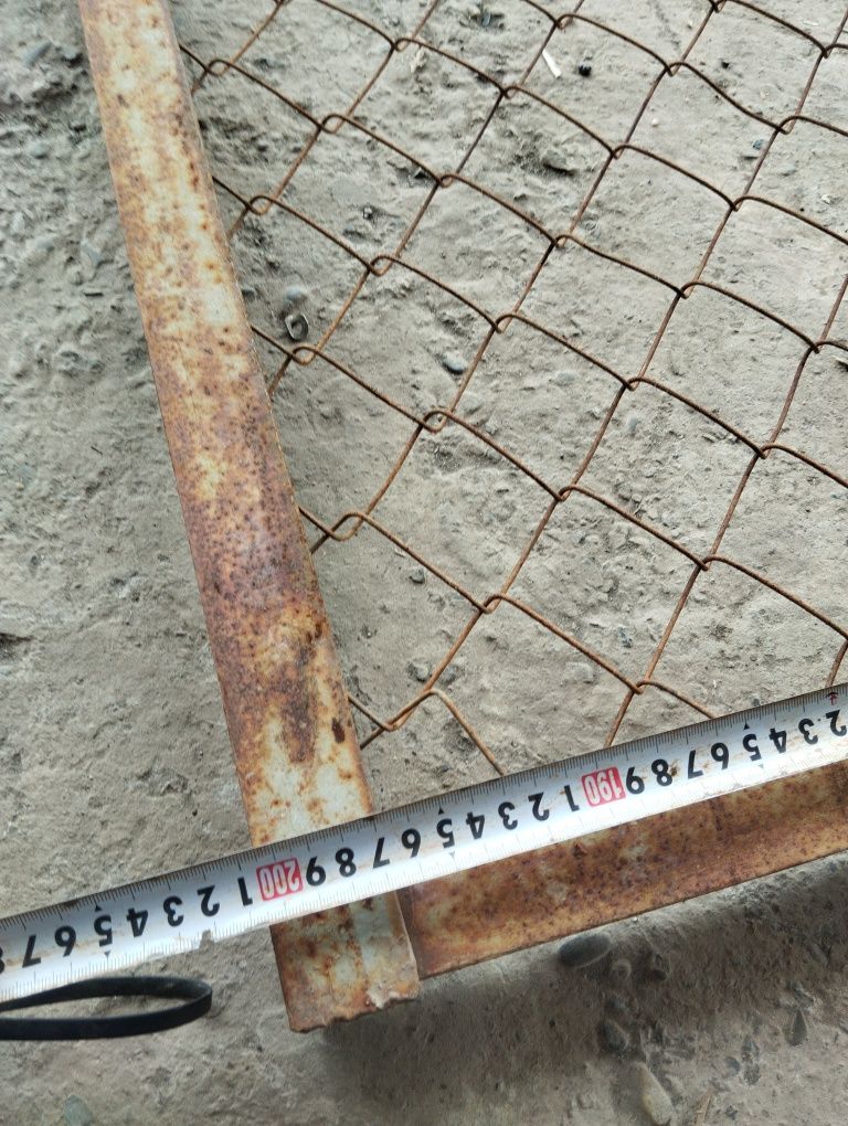 Сетка решоткалар сотилади балантлиги 2 метр  энига 2.73. Холати яахши