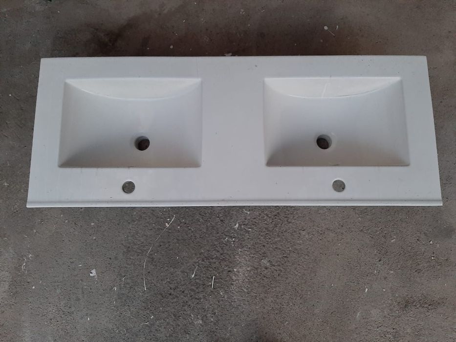 Продам двойную раковину 121см