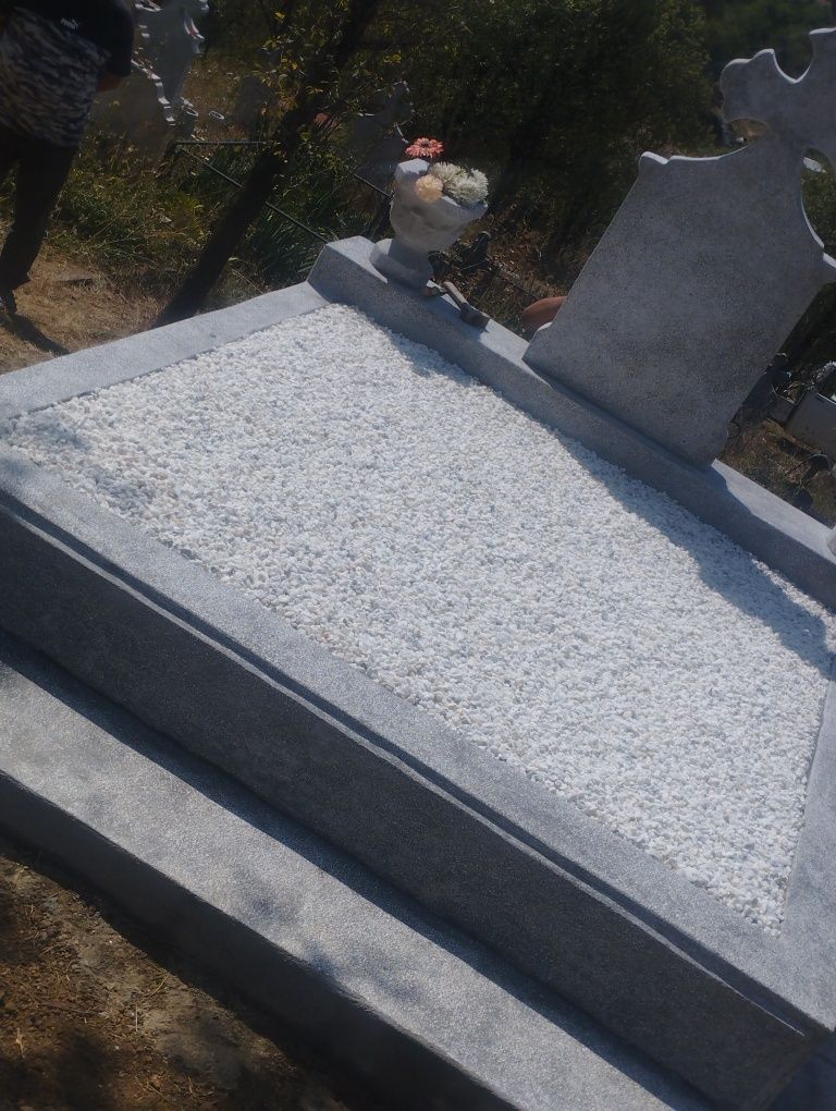 Monumente funerare marmura granit sau mozaic,scriem și placi
