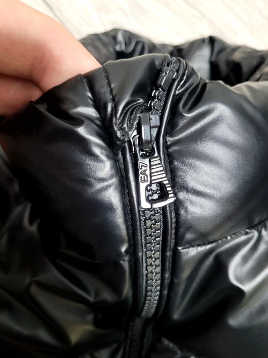 Vand geaca Emporio Armani  Originala