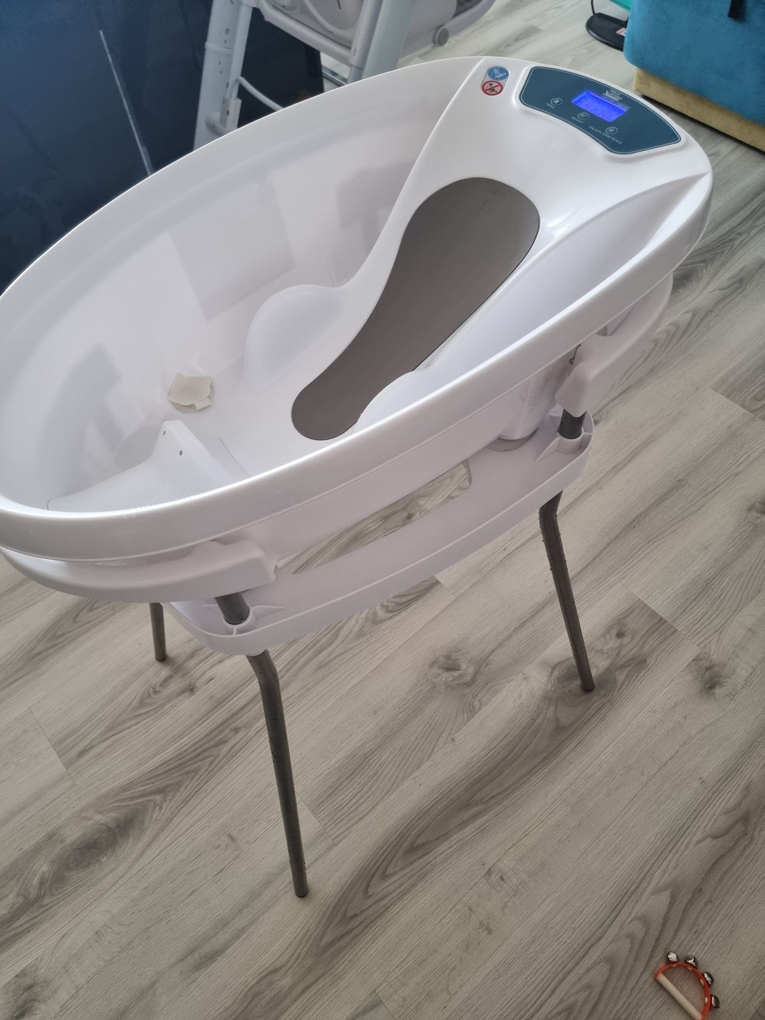 Cadita 3 în 1 Aquascale V3 cu termometru, cantar și  stand
