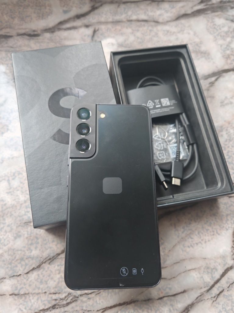 Продавам Samsung Galaxy S22- 5G 128GB-като нов!