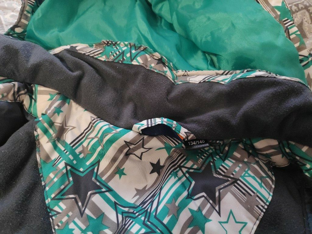 Продавам детско яке 134/140