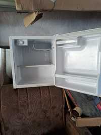Продам мальенки холодильник