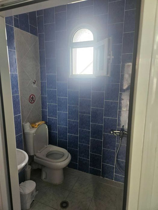 Триетажна къща в Кариани