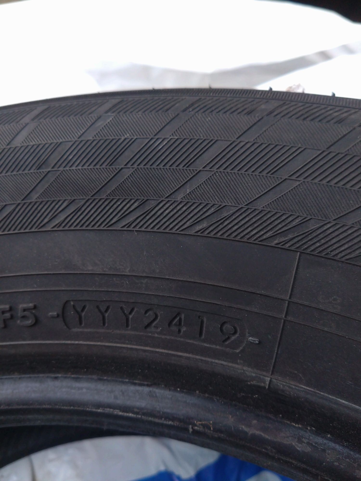 Продавам четири зимни гумиYokohama 225/55R17