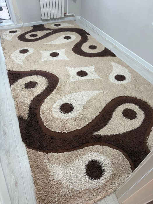 Продам ковер . В хорошем состоянии