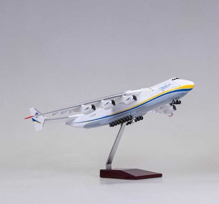 Модель самолёта Ан-225 Мрия, масштаб 1/200