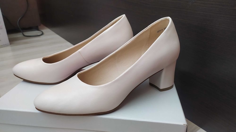 Бежови официални обувки