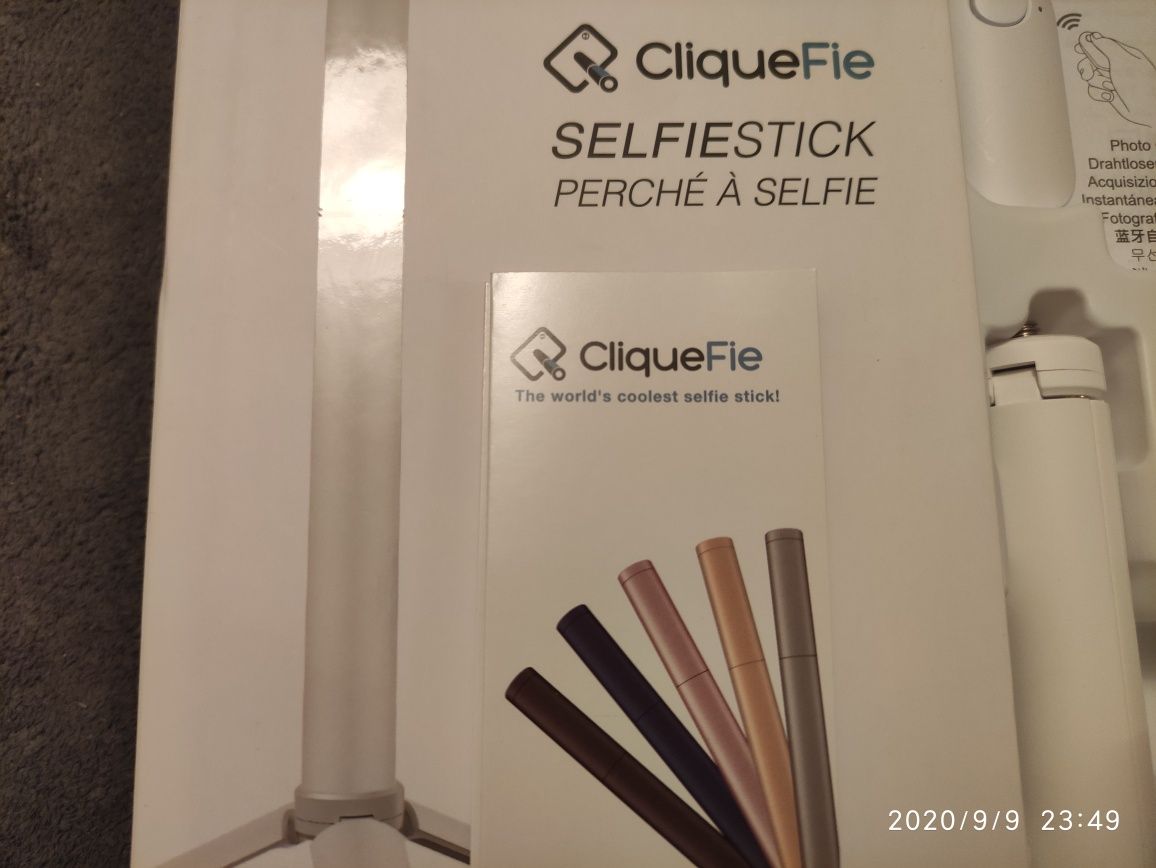 Bluetooth селфи стик на марката Cliquefie