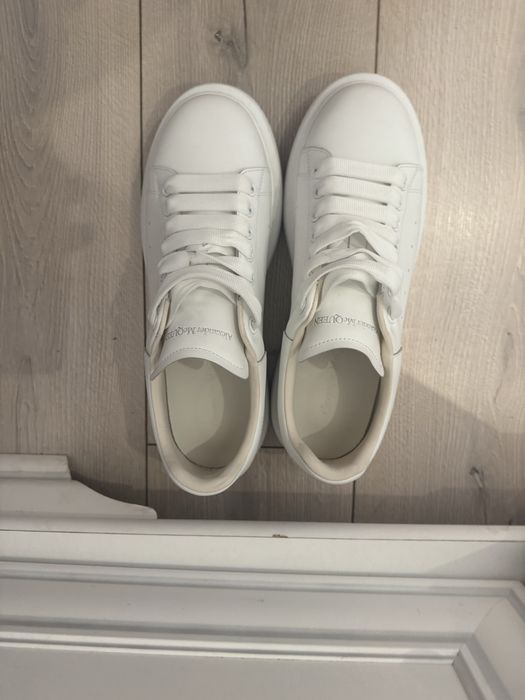 Vand Alexander McQueen