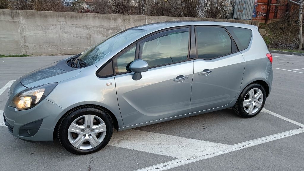 Opel Meriva B 1.7d Автомат, 2010 Вс. екстри, два компл. джанти