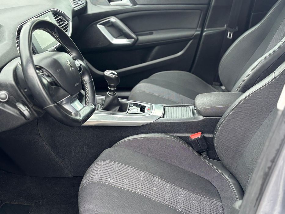 Vand Peugeot 308 2020 1.5 diesel 130cp