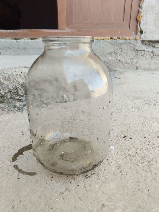 Банкалар сотилади. Холати яхши.2 3литрлик.