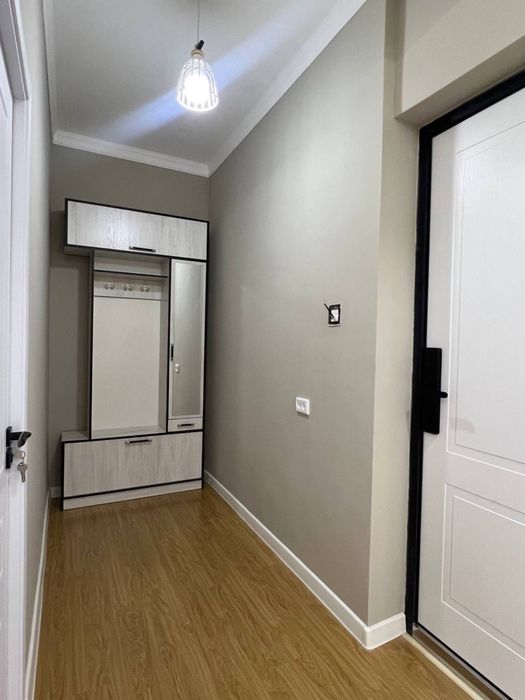 Сдаю квартиру в Мирза-Улугбекском районе Шахриобод новострой 2х комнат