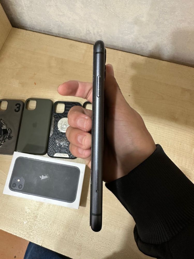 Айфон 11 64GB.